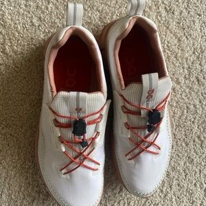 ON running tennis shoes